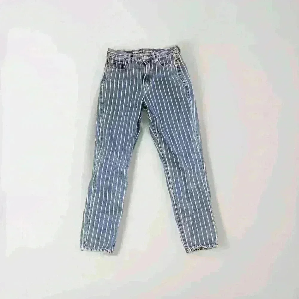 American Eagle Womens 4 Light Wash Distressed High Rise Relaxed Mom Jean